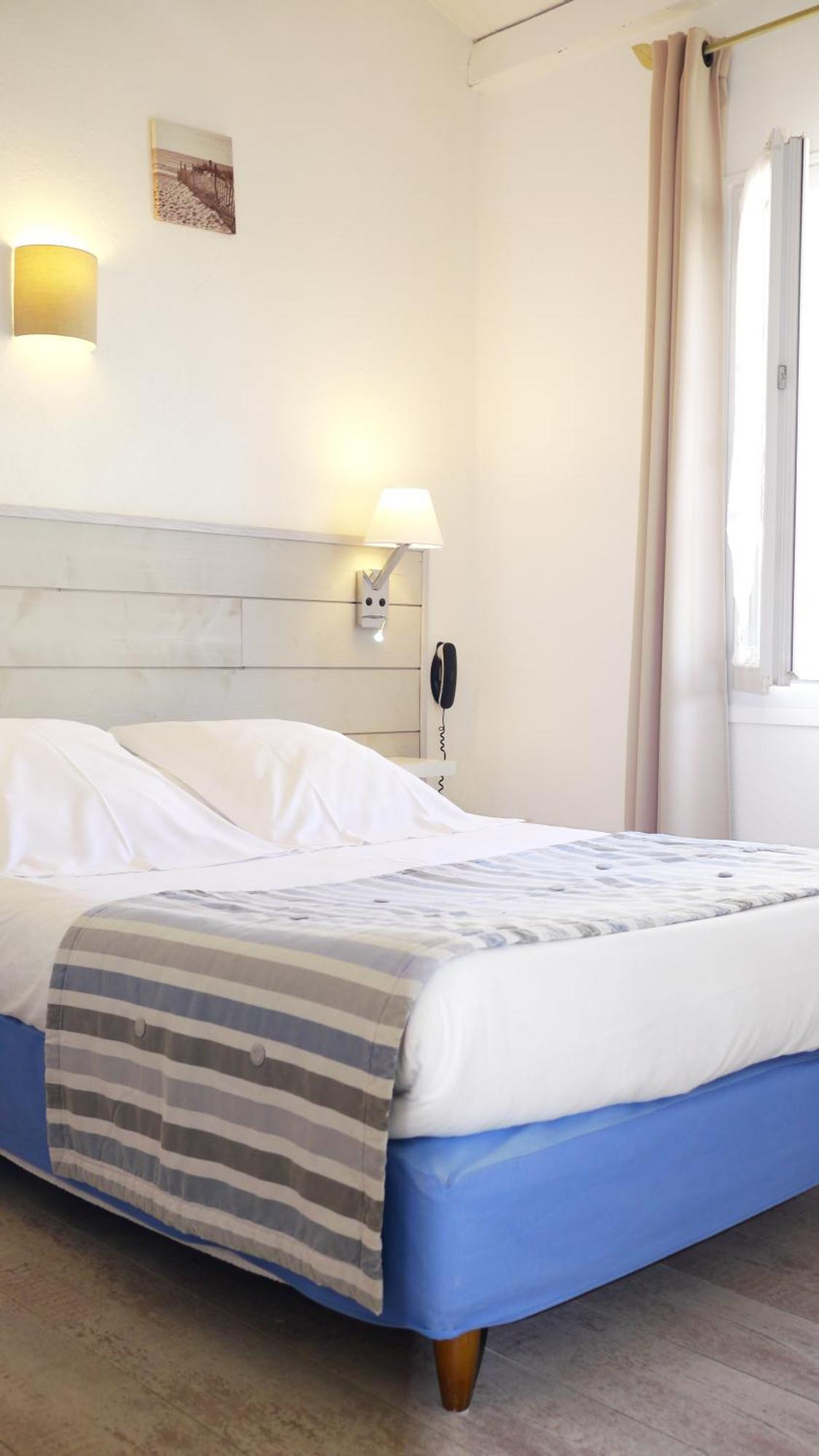 Hotel Le Square Saint-Pierre-d'Oleron Buitenkant foto