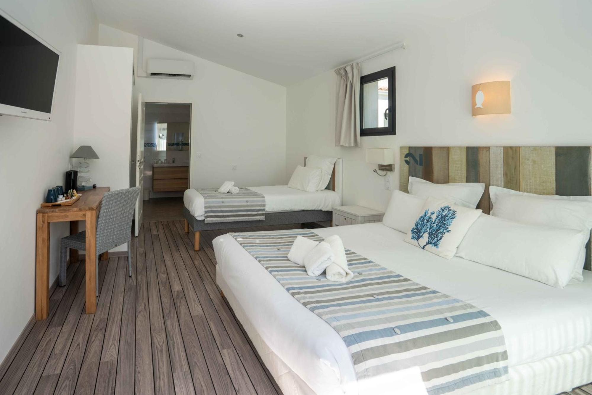 Hotel Le Square Saint-Pierre-d'Oleron Buitenkant foto